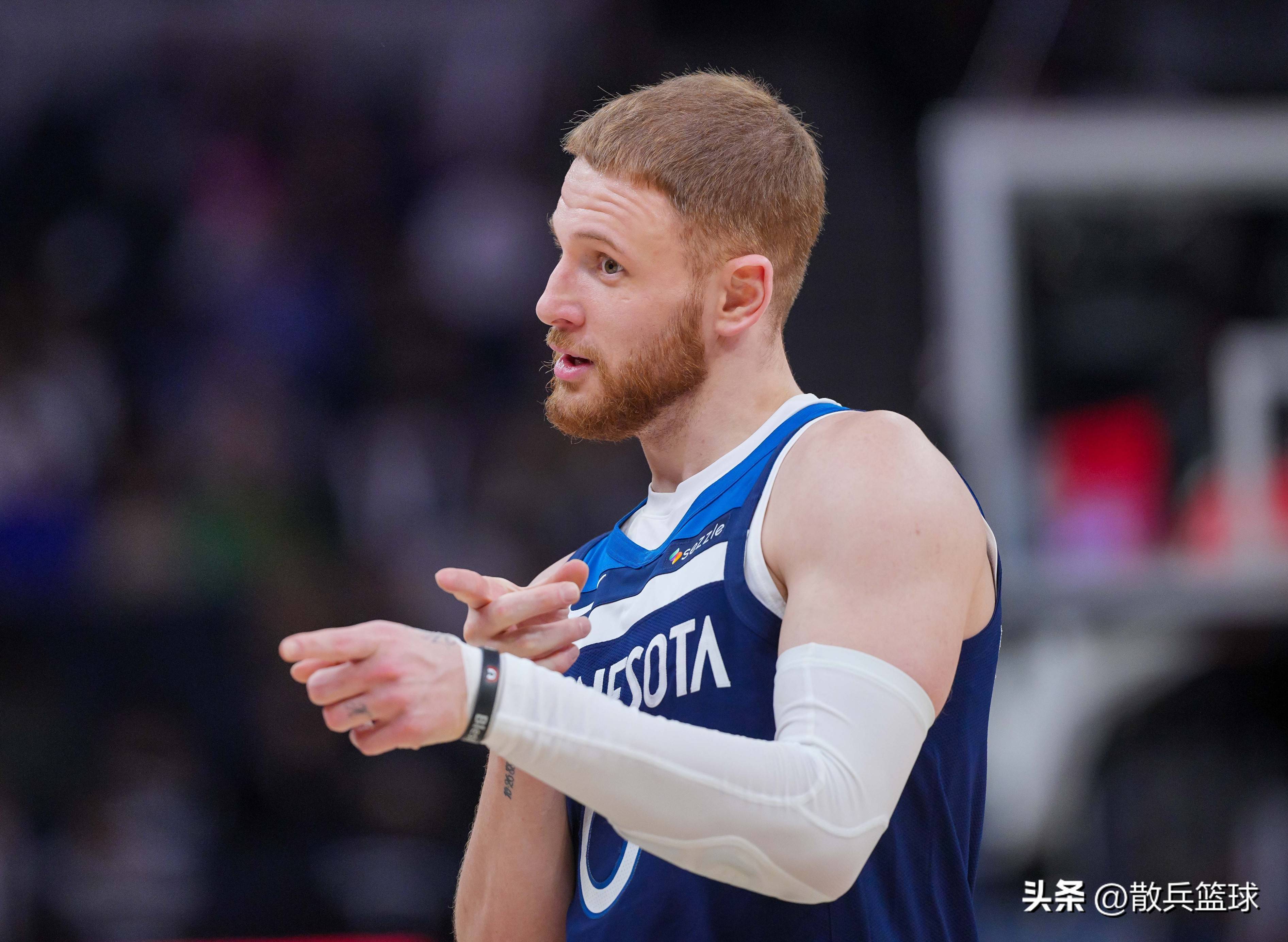 森林狼大胜爵士,震惊全场 森林狼大胜爵士,震惊全场