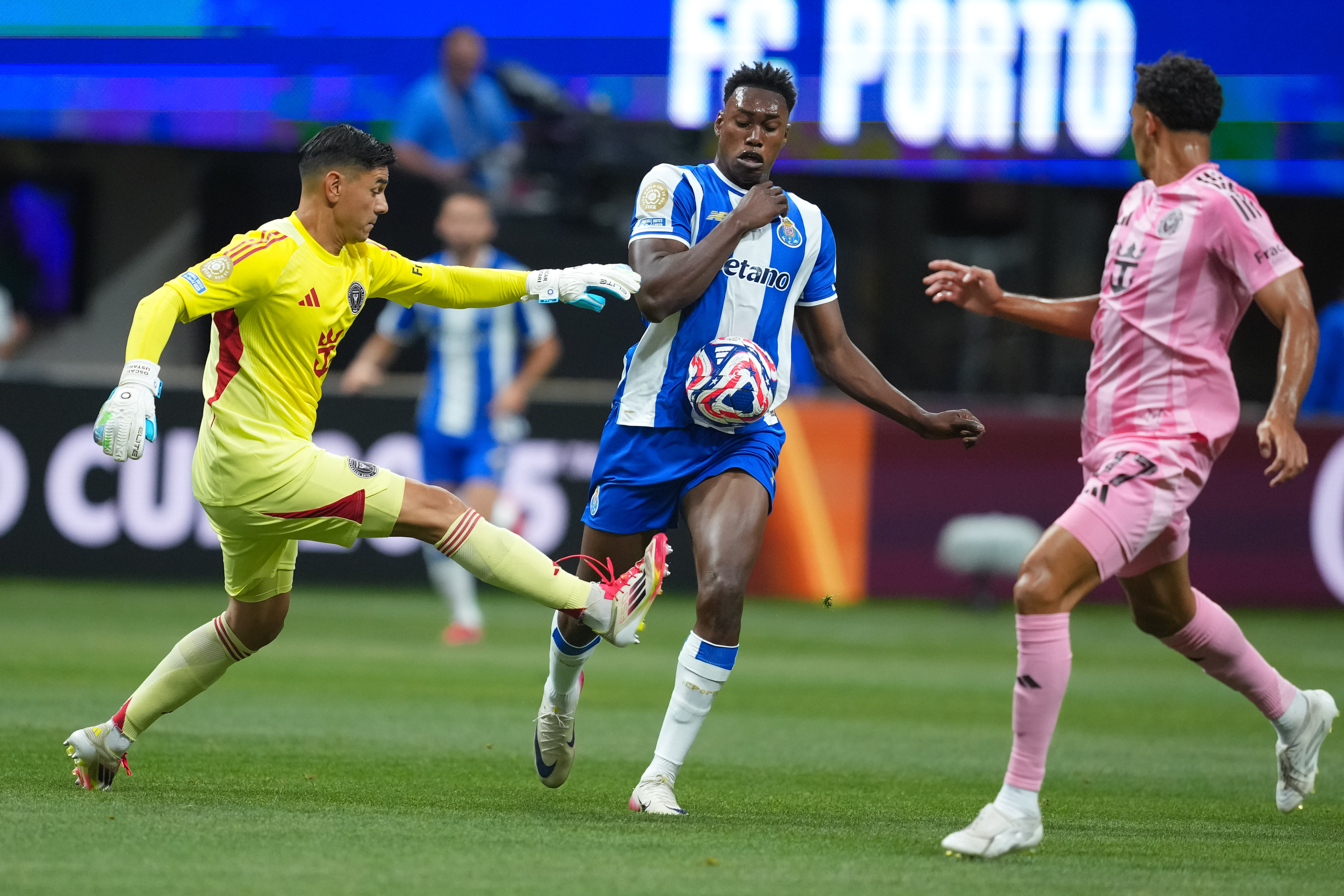 火爆!国际足球赛事席卷全球 火爆!国际足球赛事席卷全球