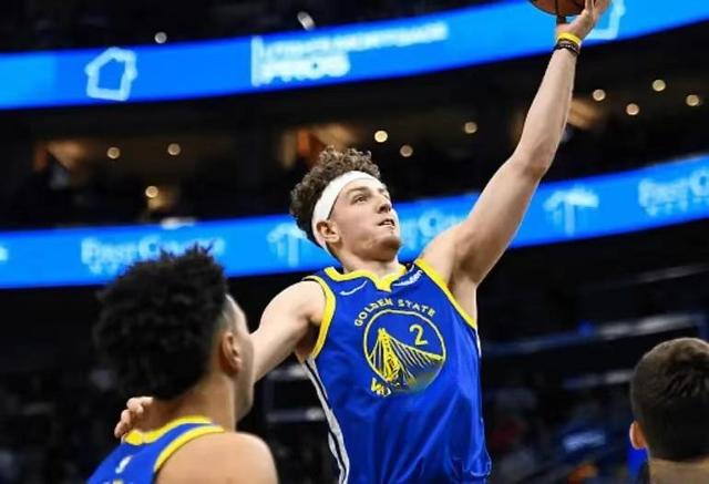 新秀崛起,带领球队走向胜利 新秀崛起,带领球队走向胜利