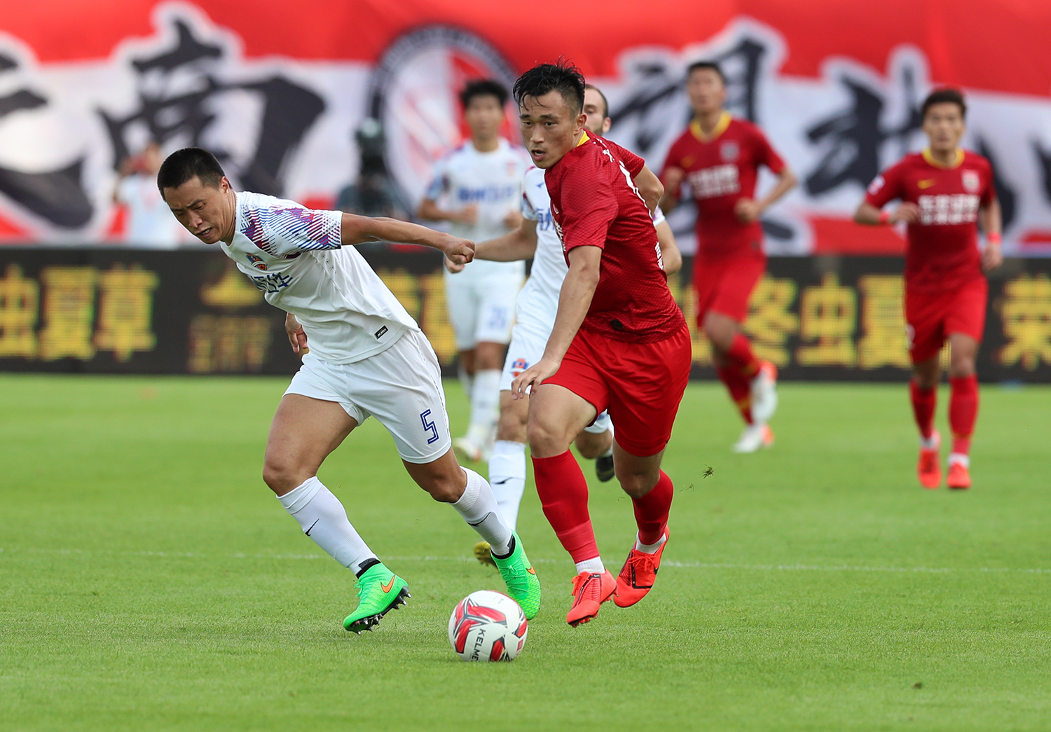 包含恒大主场战亚泰大胜，取得5连胜的词条