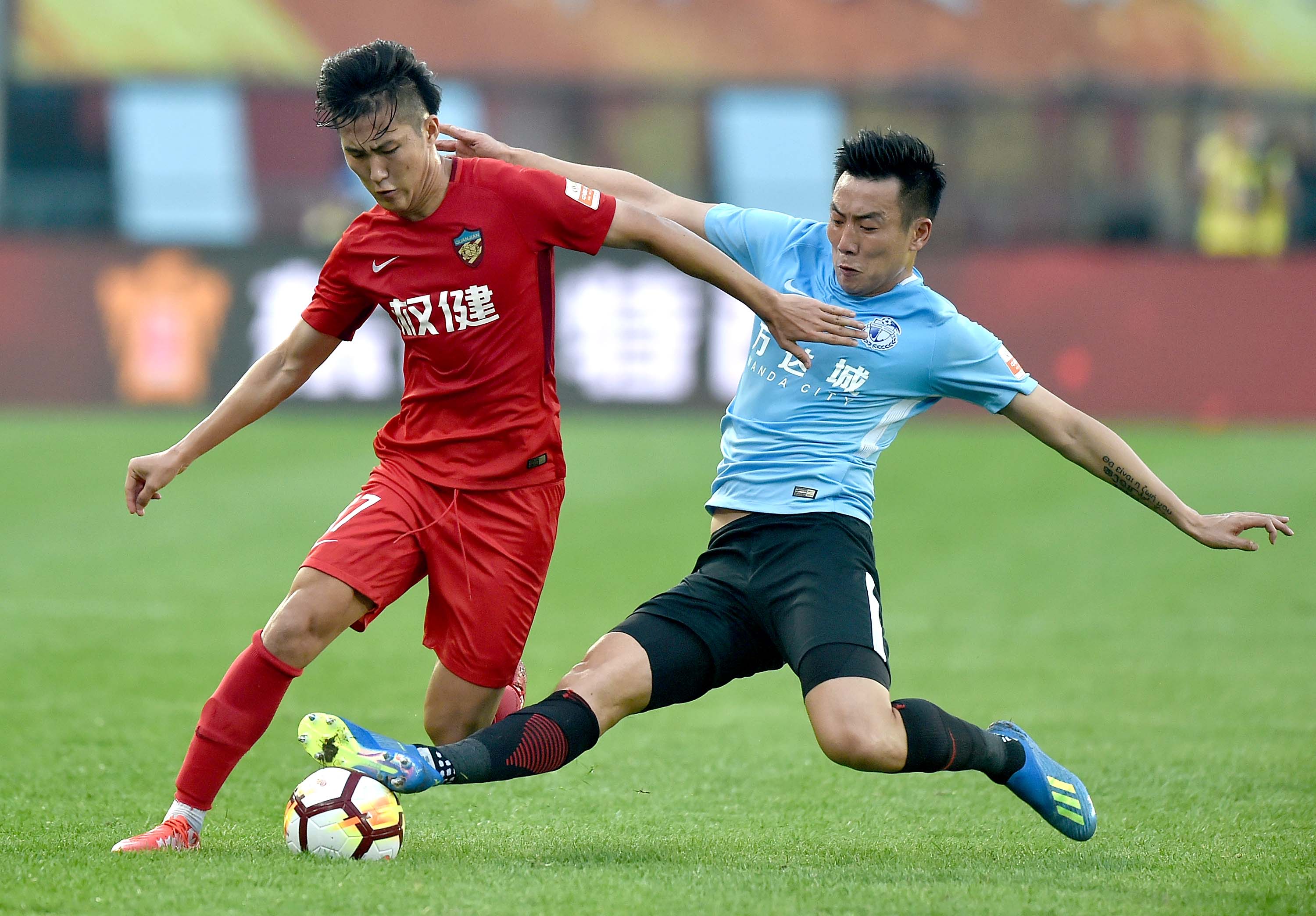 乐鱼-大连一方球员士气高昂，备战全线出击