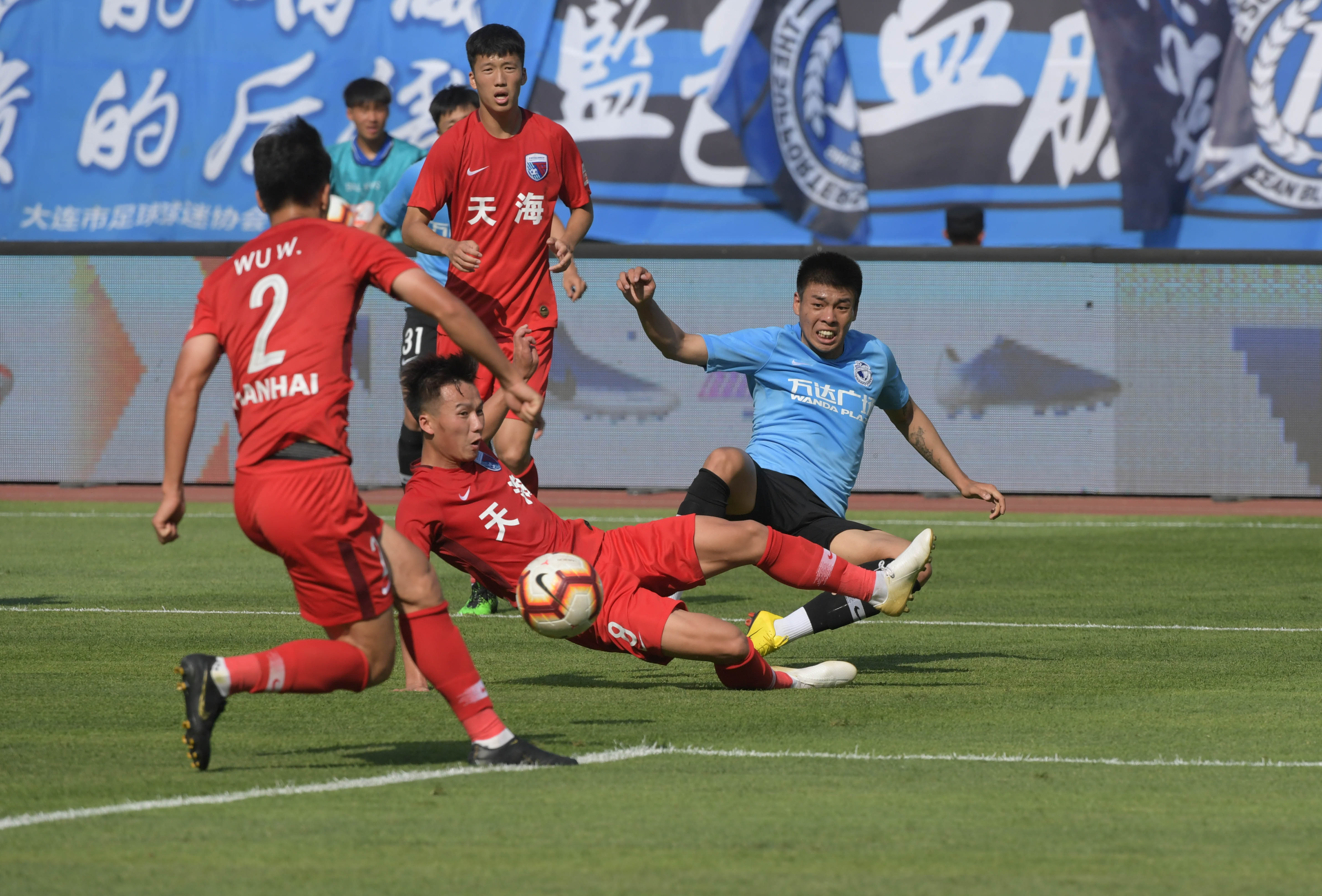 大连一方球员士气高昂,备战全线出击 大连一方球员士气高昂,备战全线出击